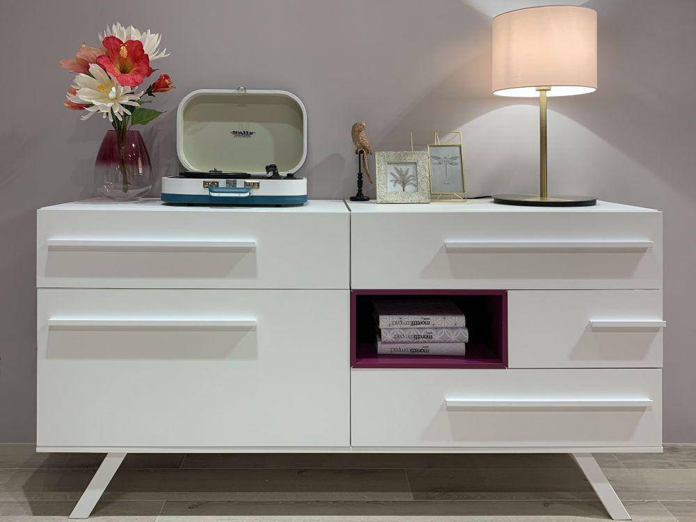 Sideboard (unsplash.com/Francesca Tosolini)