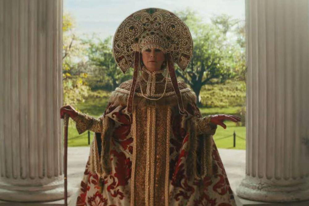 Jamie Lee Curtis dalam film Haunted Mansion (dok. Walt Disney Pictures/Haunted Mansion)