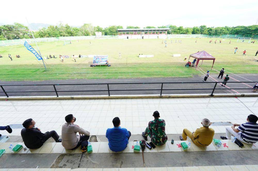 Pemandangan lapangan sepak bola Stadion Andi Mappe di Kabupaten Pangkep, Sulawesi Selatan. (pangkepkab.go.id)