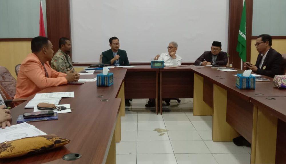 Anggota Komisi X DPR RI Prof. Zainudin Maliki saat menggelar pertemuan dengan tenaga medis di Lamongan. IDN Times/Imron