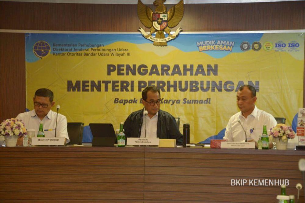 Kemenhub RI, Budi Karya Sumadi saat memberikan pengarahan kepada UPT Kemenhub di Jatim, Jumat (7/4/2023). (Dok. Kemenhub RI)