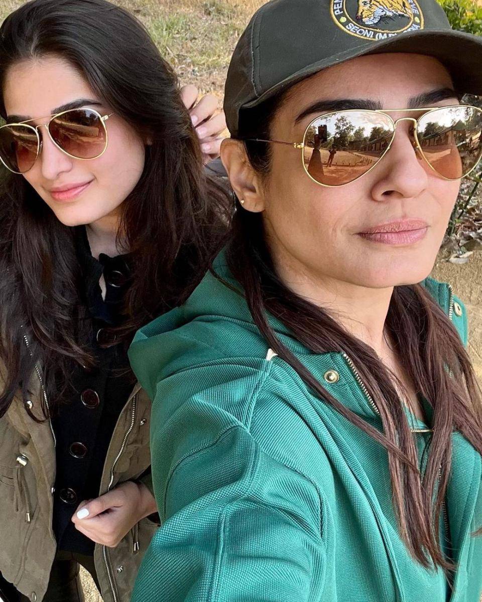 Raveena Tandon dan putrinya (instagram.com/officialraveenatandon)