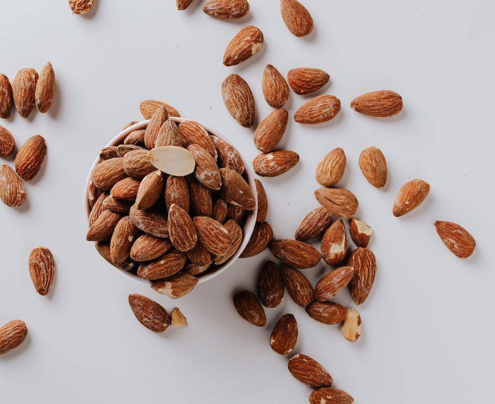 Ilustrasi almond (pexels.com/Karolina Grabowska)