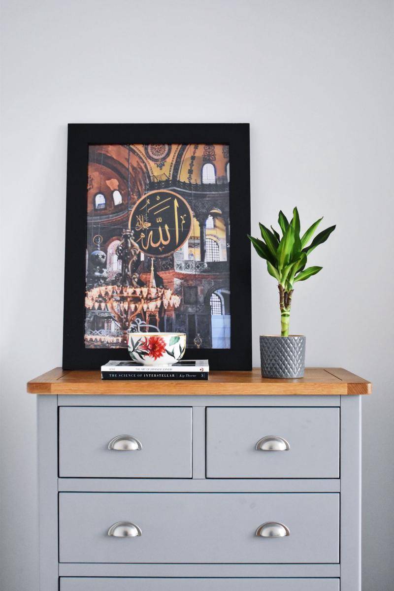 Sideboard (unsplash.com/Rumman Amin)