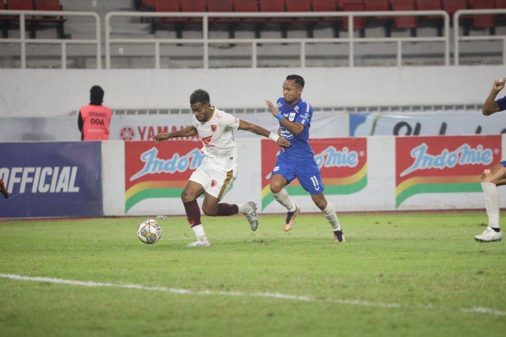 Salah satu momen laga pekan ke-33 BRI Liga 1 2022-23 antara PSIS Semarang versus PSM Makassar yang berlangsung di Stadion Jatidiri Semarang, Kamis 6 April 2023. (Dok. Ofisial PSM Makassar/Agung Dewantara)