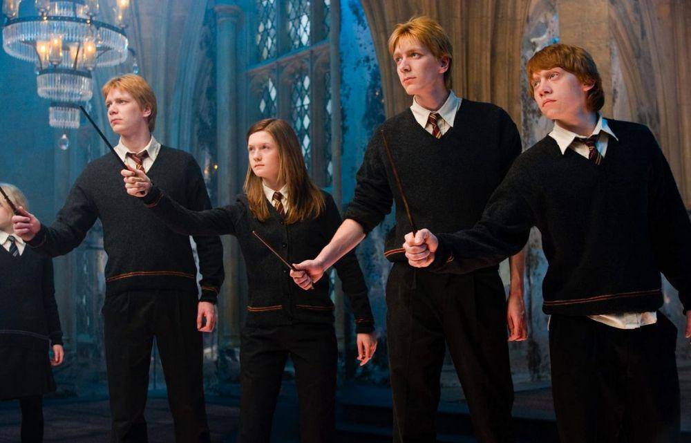 Oliver Phelps, Bonnie Wright, James Phelps, dan Rupert Grint dalam film Harry Potter and the Order of the Phoenix (dok. Warner Bros. Pictures/Harry Potter and the Order of the Phoenix)