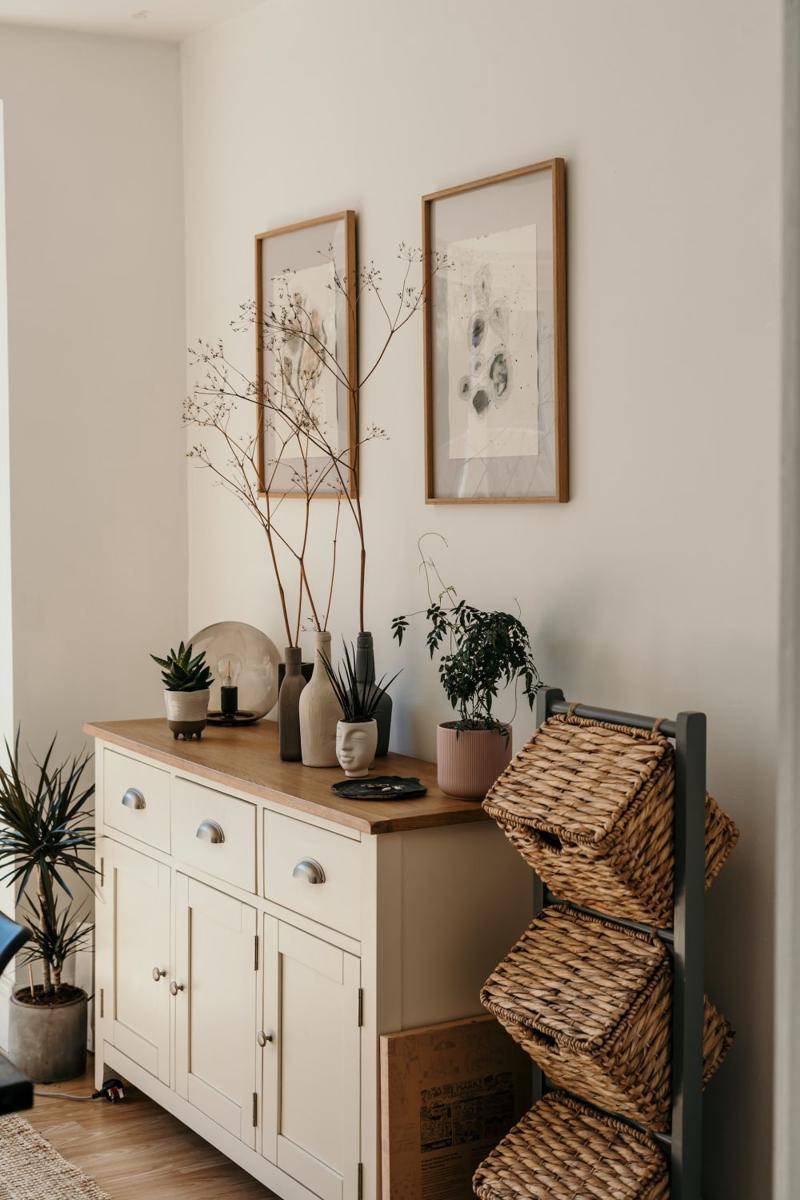 Sideboard (unsplash.com/Toa Heftiba)