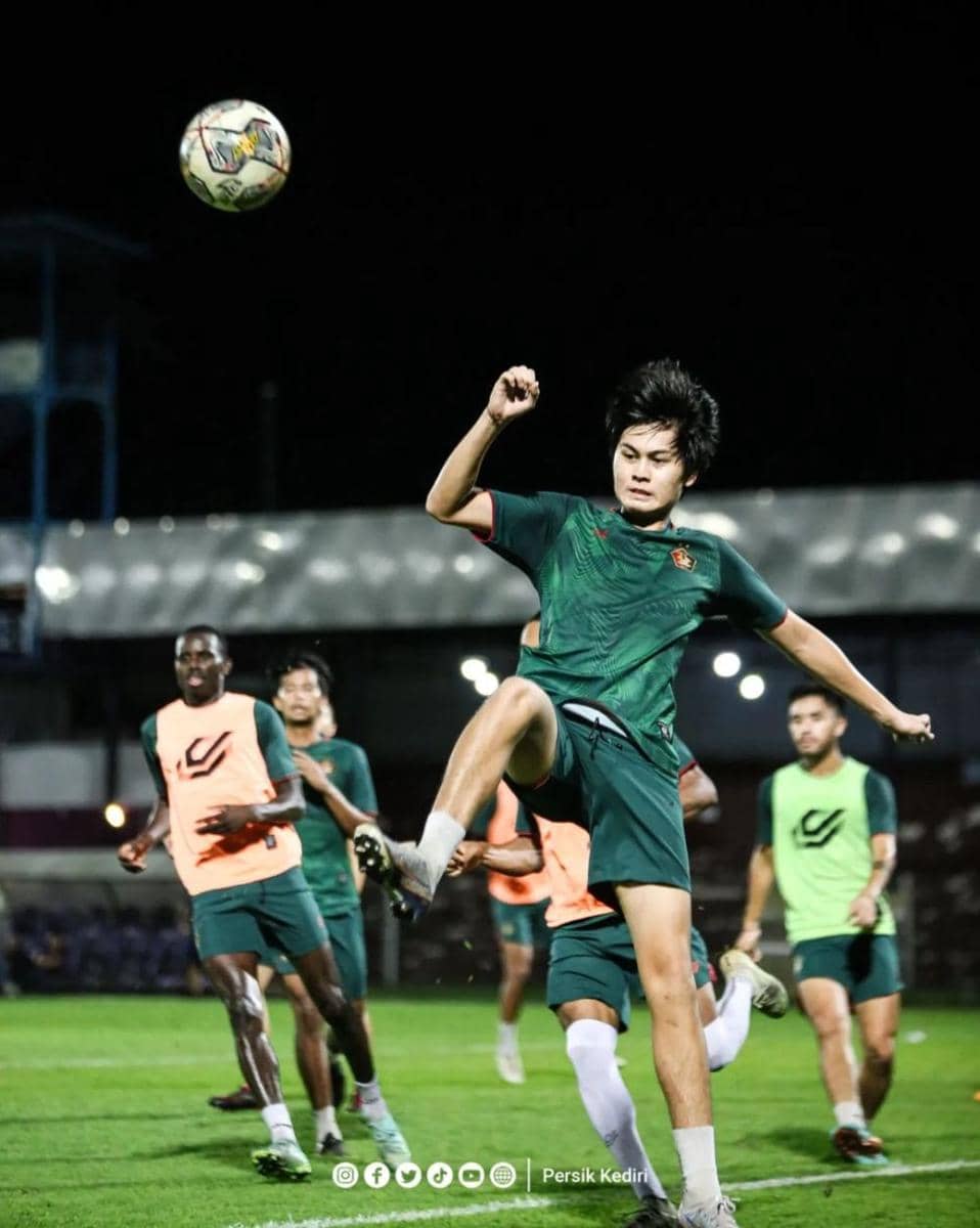 Pemain Persik Kediri saat berlatih. Instagram.com/@persikfcofficial