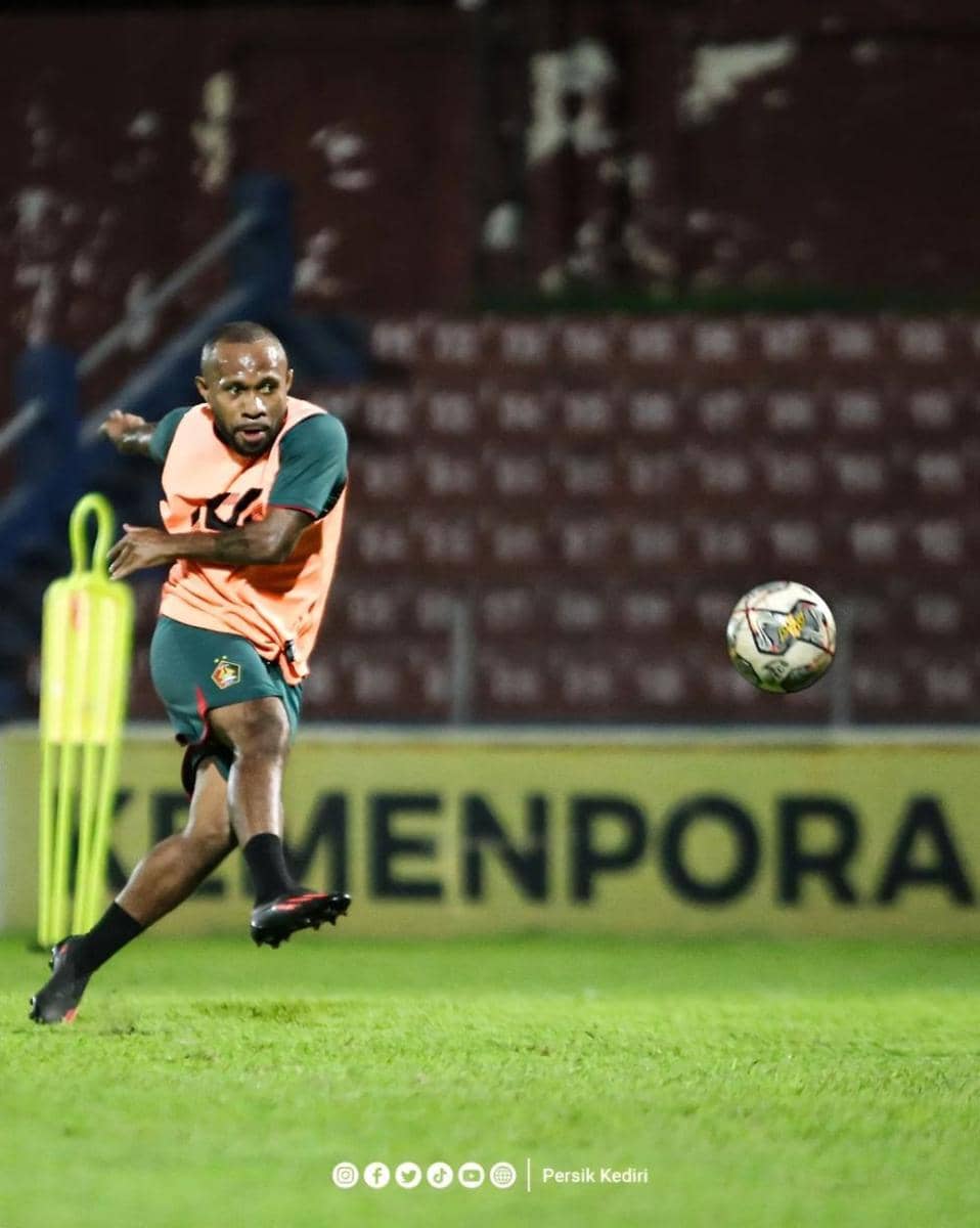 Pemain Persik Kediri saat berlatih. Instagram.com/@persikfcofficial