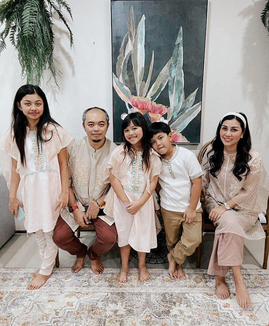 potret keluarga Nissya Ahmad (instagram.com/nissyaa)