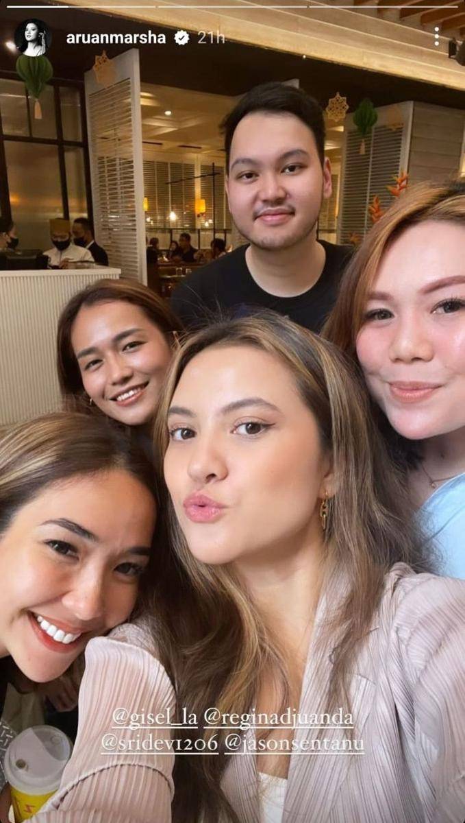 artis lakukan ibadah Jumat Agung di gereja (instagram.com/aruanmarsha)