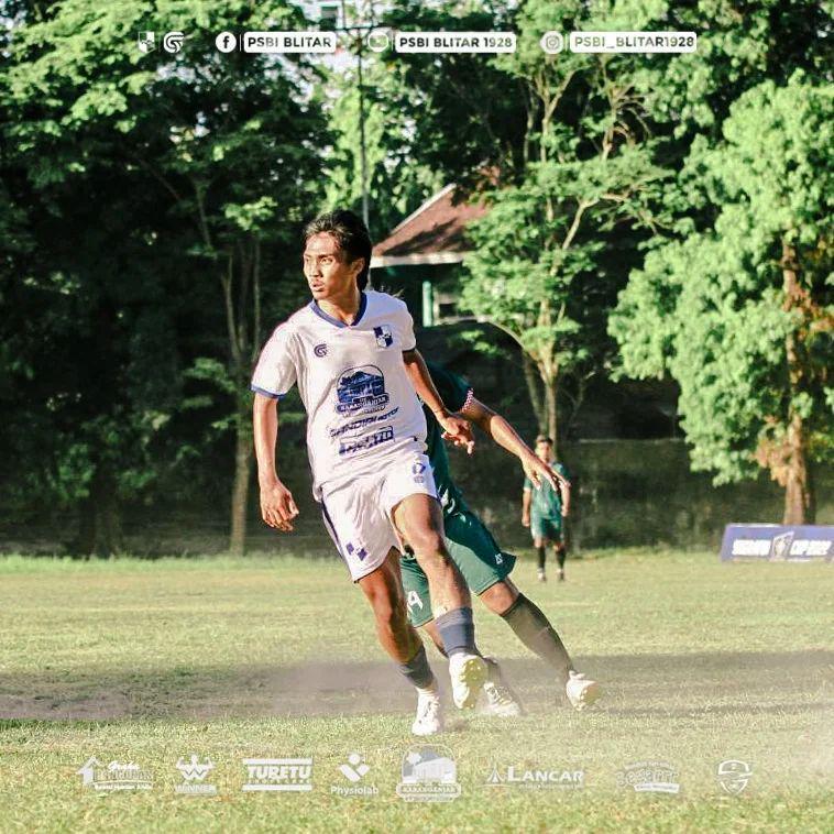 Sepak bola. (Instagram/psbi_blitar1928)