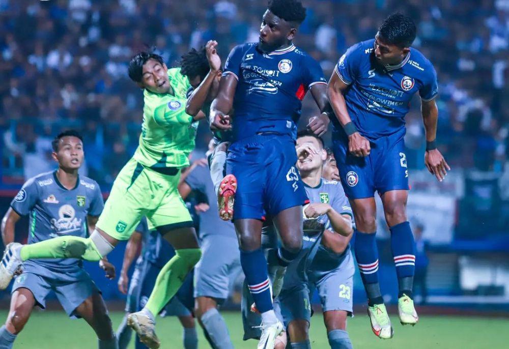 Arema FC saat menghadapi Persebaya di putaran pertama Liga 1 2022/2023. (instagram.com/aremafcofficial)