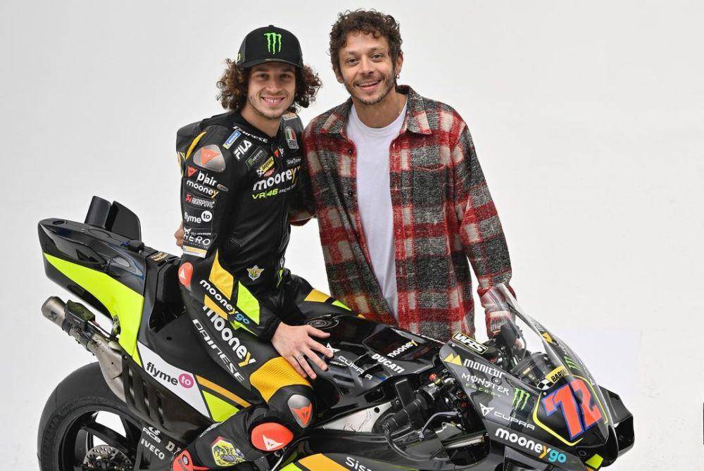 Marco Bezzecchi (kiri) dan Valentino Rossi (kanan) (instagram.com/marcobez72)