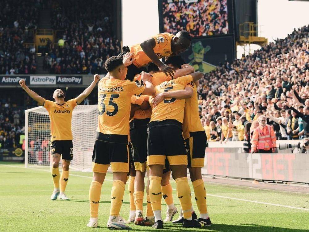 Para pemain Wolverhampton Wanderers merayakan gol ke gawang Chelsea, Sabtu (8/4/2023) (Instagram @wolves)