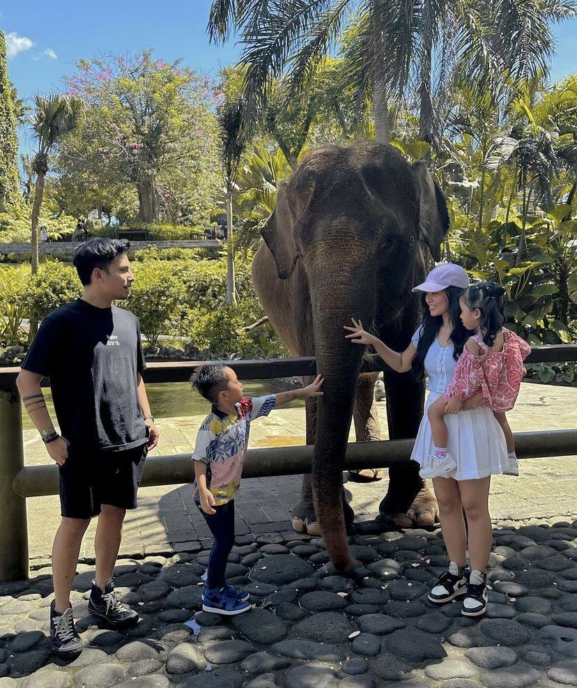 potret liburan Rachel Vennya, Niko, Xabiru dan Chava ke Bali Zoo (instagram.com/rachelvennya)