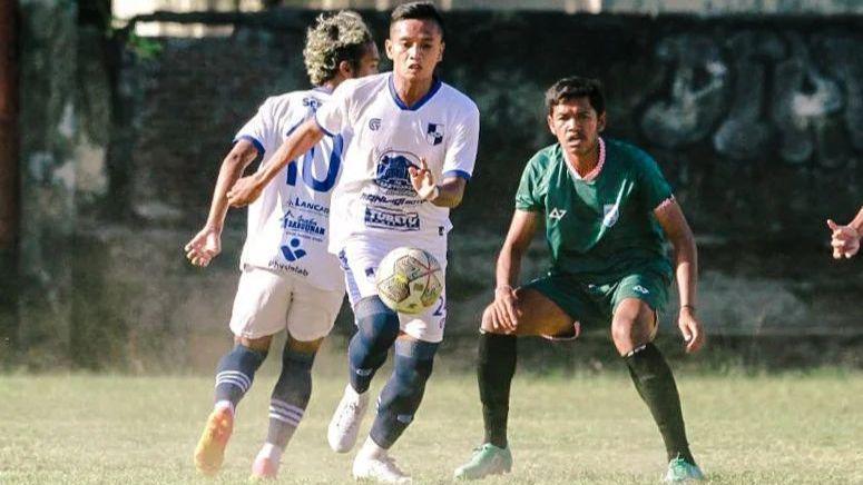 Sepak bola. (Instagram/psbi_blitar1928)
