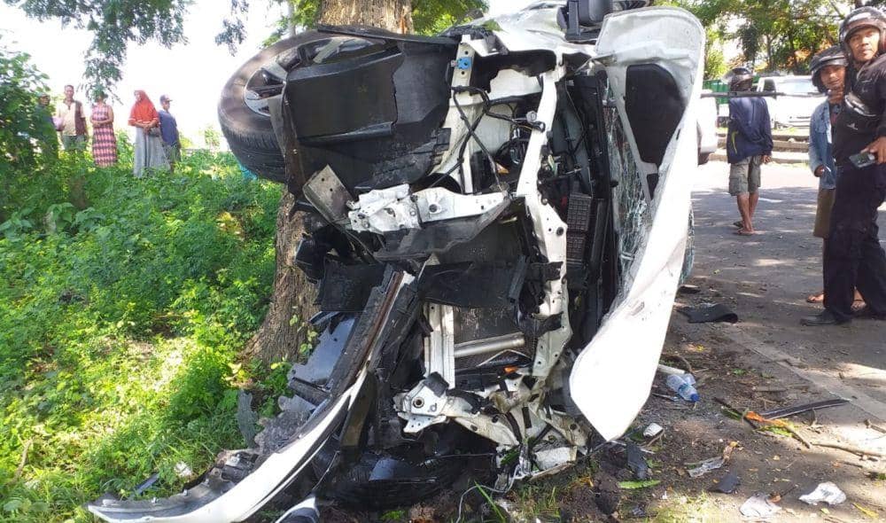 Minibus tabrak pemotor dan pejalan kaki di Lamongan. Dok Istimewa