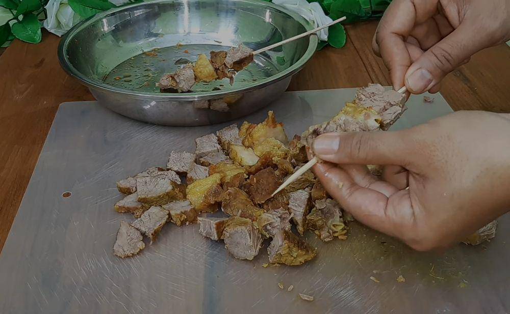 ilustrasi memasak sate padang (YouTube.com/Ceceromed Kitchen)