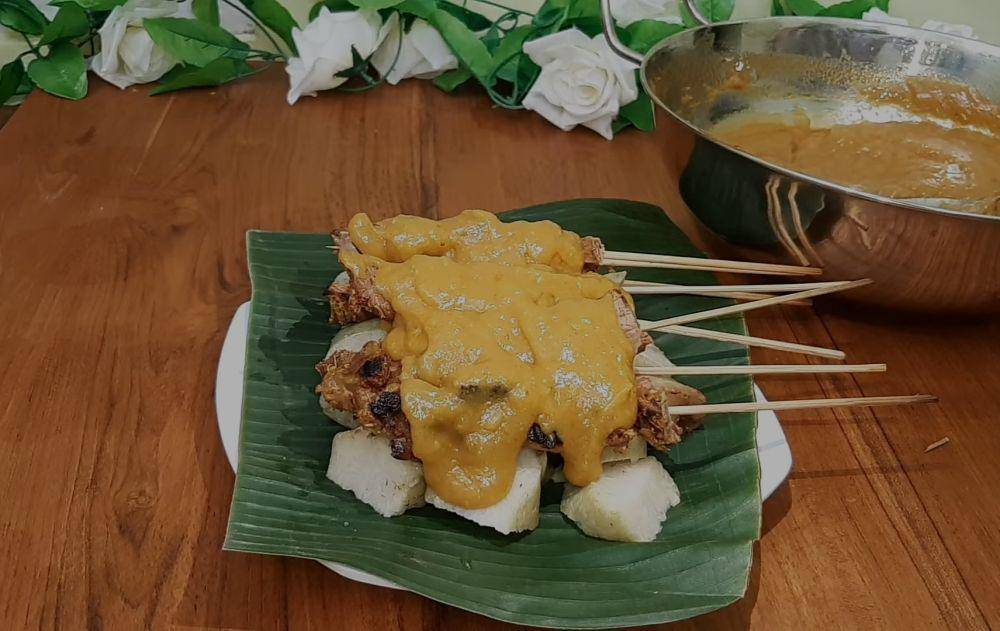 ilustrasi penyajian sate padang (YouTube.com/Ceceromed Kitchen)