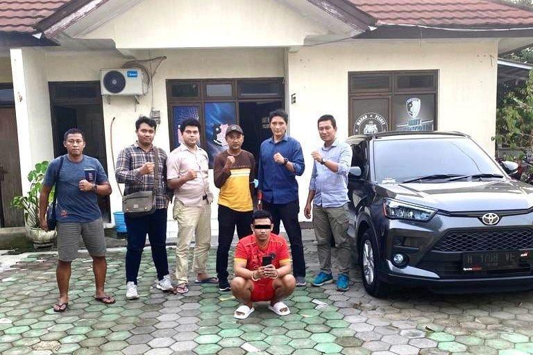 Tersangka pencuri gawai (kaos merah). (Dok. Polres Bantul)