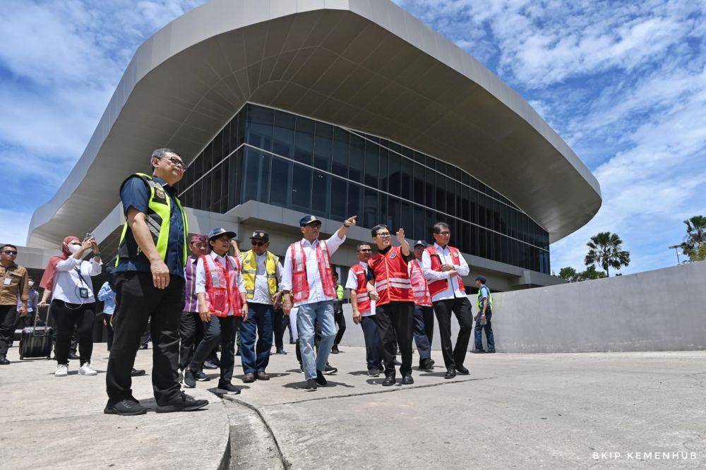 Menteri Perhubungan Budi Karya Sumadi melakukan tinjauan di Labuan Bajo jelang KTT ASEAN (Dok.IDN Times/Humas Kemenhub)