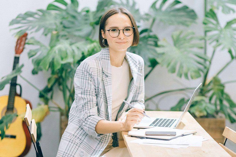 Ilustrasi bekerja mengejar karier (pexels.com/Nataliya Vaitkevich)