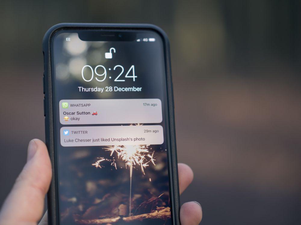 5 Dampak Apabila Tak Menggunakan Screen Protector, Bahaya!