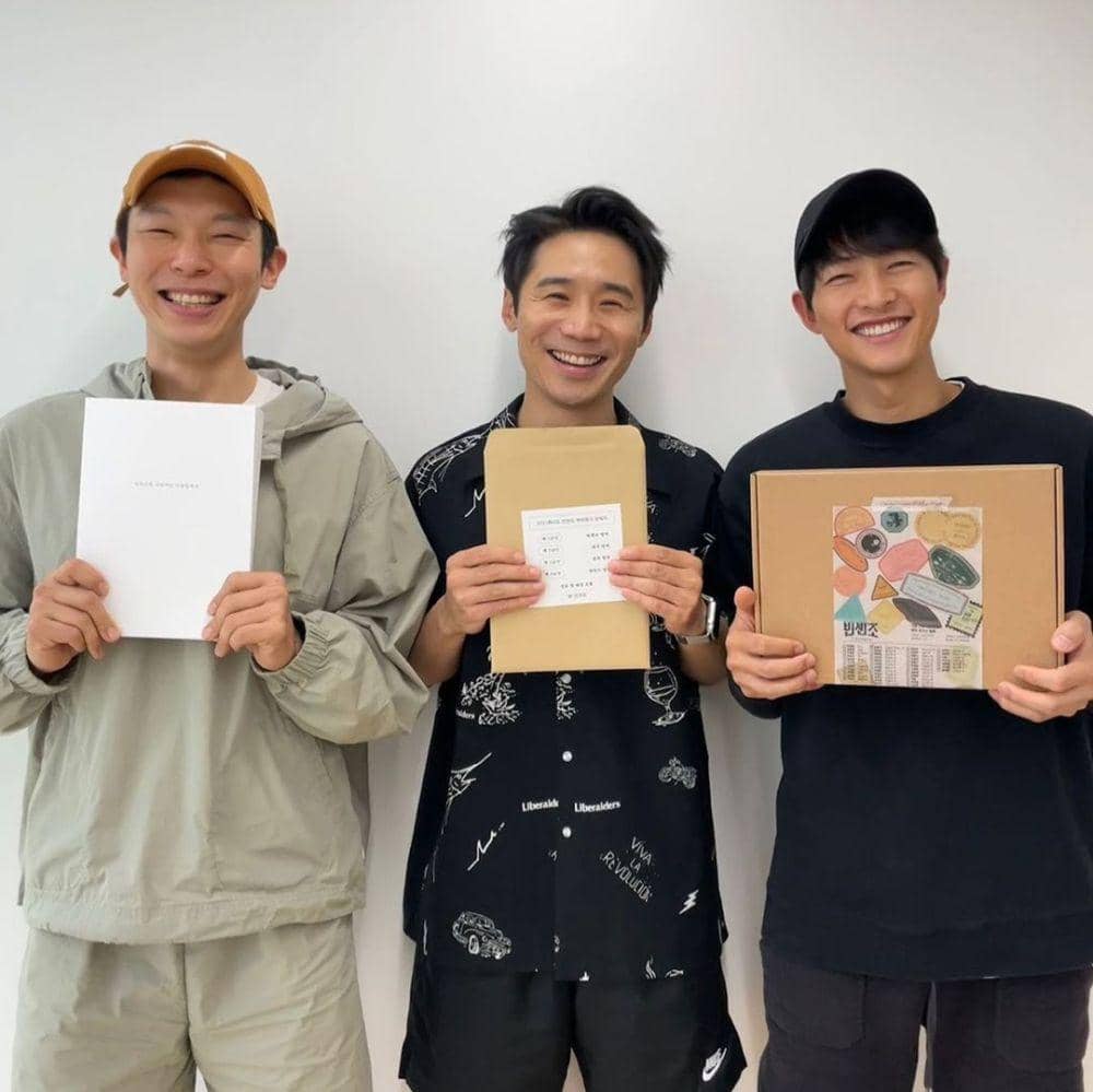 Yang Kyung Won, Lim Chul Soo, Song Jong Ki di balik layar drama Vincenzo (instagram.com/highziumstudio)