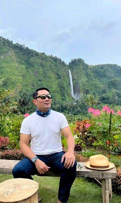 Ridwan Kamil ke rumah Abah Jajang (instagram.com/ridwankamil)