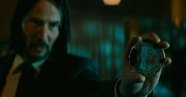 John menunjukkan Marker milik Sofia  ( Dok. Lionsgate / John Wick 3 )