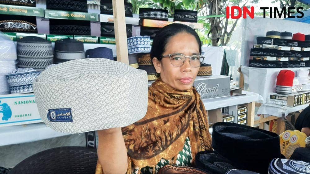 Berkah Ramadan, Songkok Taliban jadi Buruan Warga Makassar