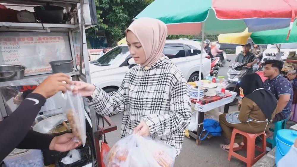 Citra dan Rezky nyari takjil (YouTube.com/Ciky Citra Rezky)