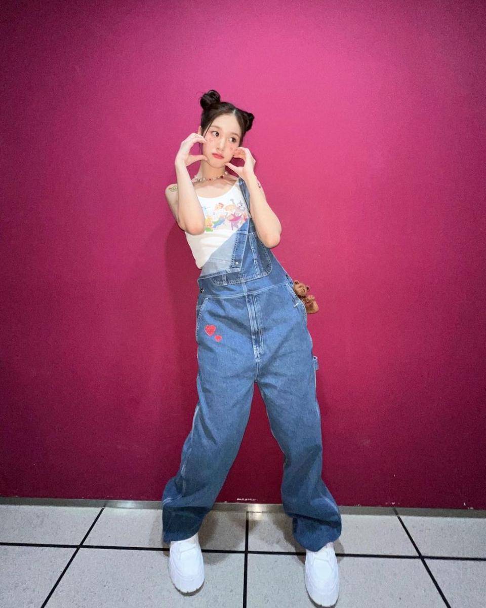 J STAYC (instagram.com/stayc_highup)