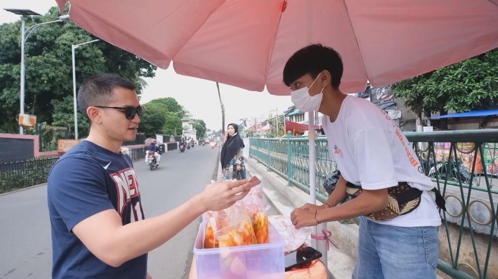 Citra dan Rezky nyari takjil (YouTube.com/Ciky Citra Rezky)