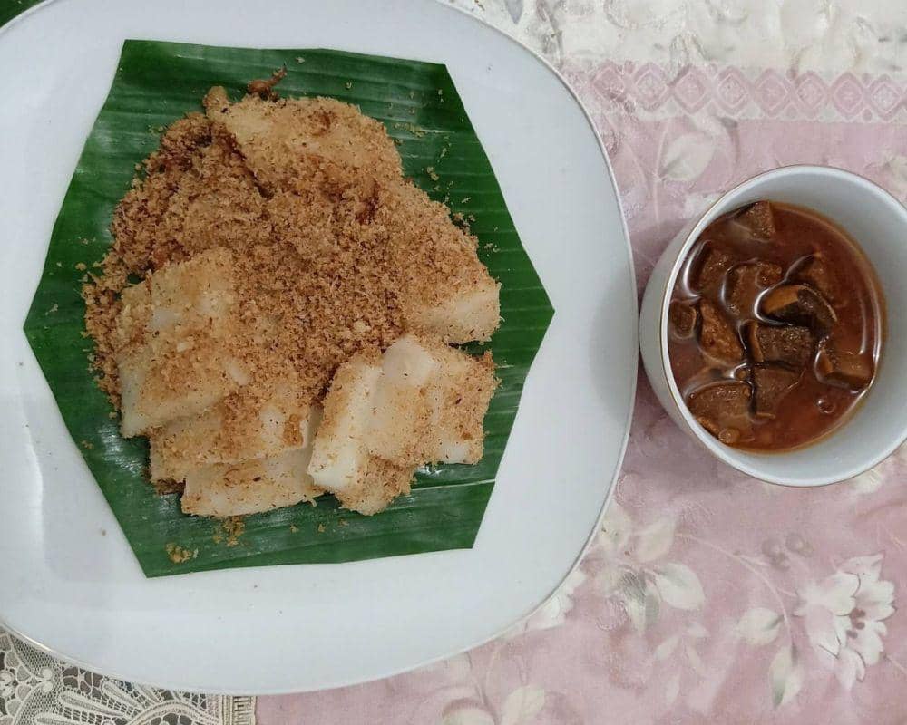 ketan bintul dan empal daging (instagram.com/maryamsari)