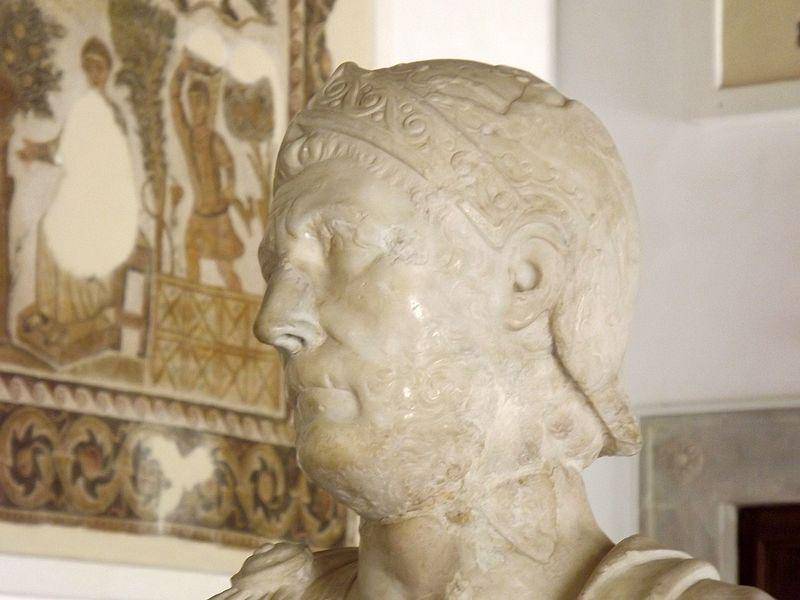 patung wajah Hannibal yang berada di Italia (commons.wikimedia.org/Youssefbensaad)