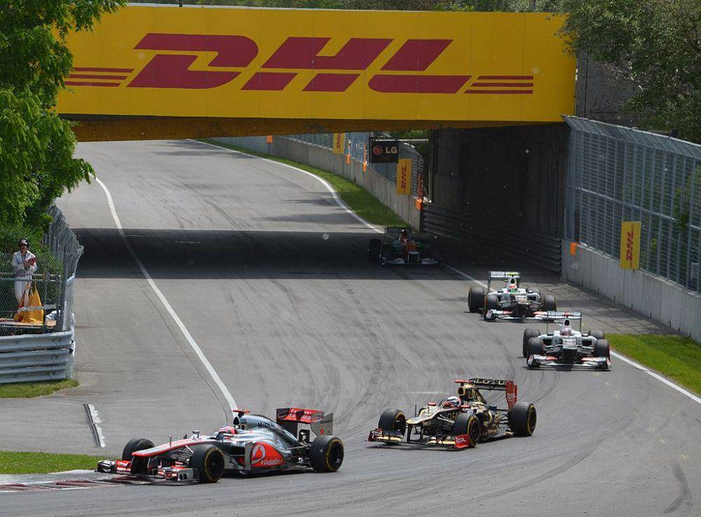 Kimi Raikkonen melahap tikungan delapan di Sirkuit Gilles Villeneuve. (commons.wikimedia.org/Nic Redhead)