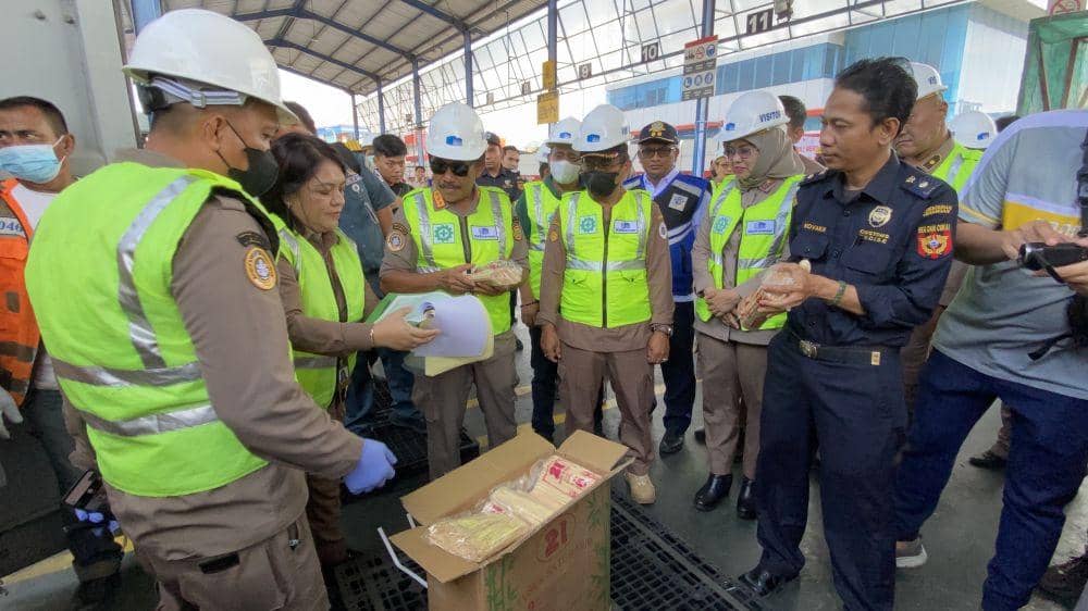 Barantan memantau lalu lintas komoditas pertanian jelang Ramadan. (Dok Barantan Belawan)