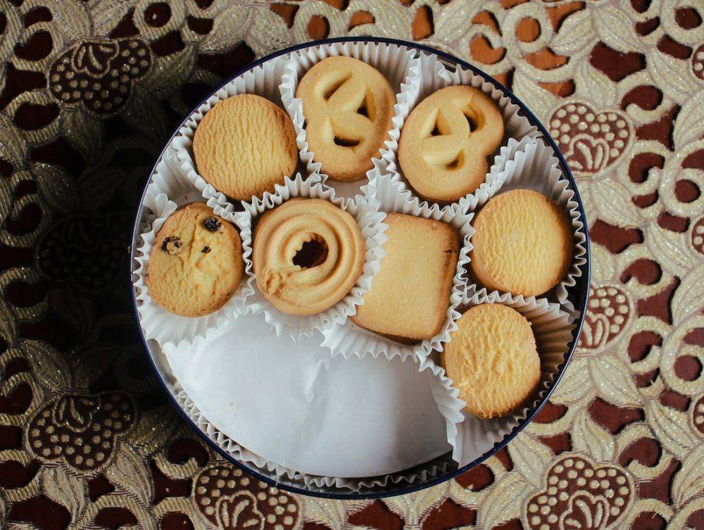 cookies dengan sekat kertas (pexels.com/Antonio Prado)
