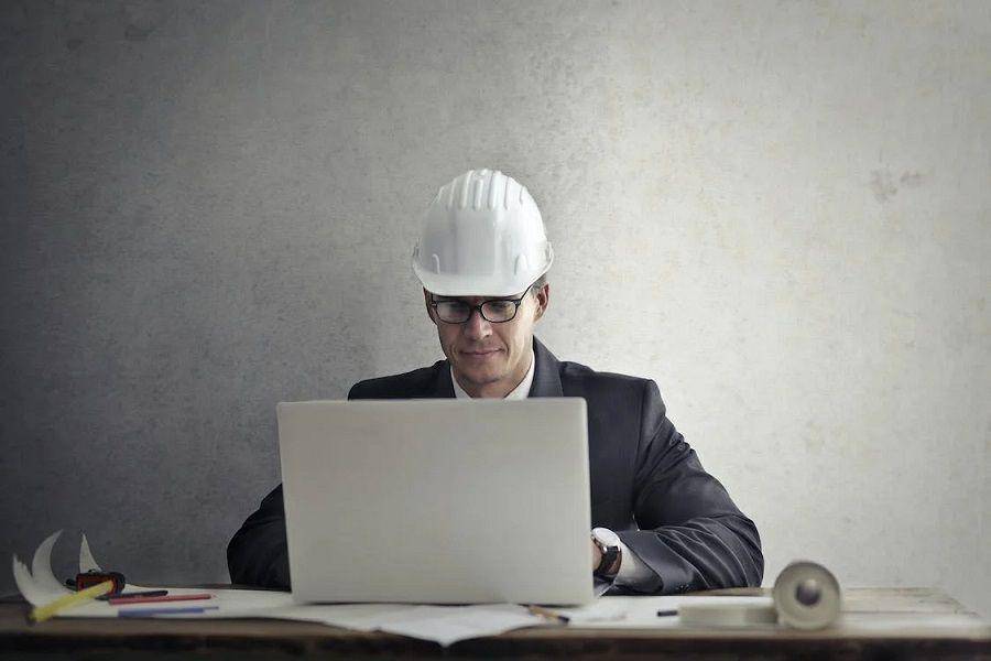 ilustrasi technical copywriter (pexels.com/Andrea Piacquadio)