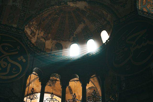 ilustrasi malam lailatul qadar (pexels.com/ROMAN ODINTSOV)