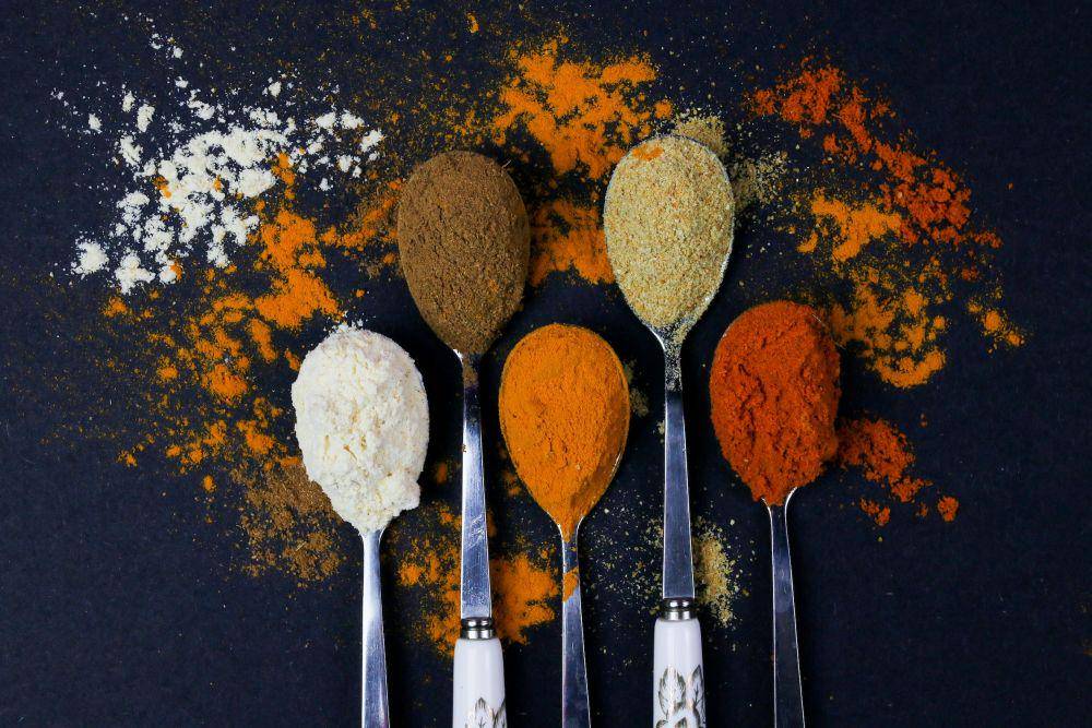 ilustrasi bumbu dapur (unsplash.com/@tamanna_rumee)