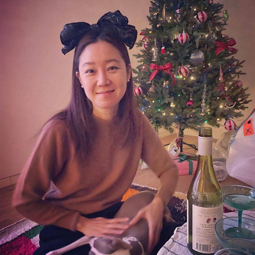 Gong Hyo Jin (instagram.com/rovvxhyo)
