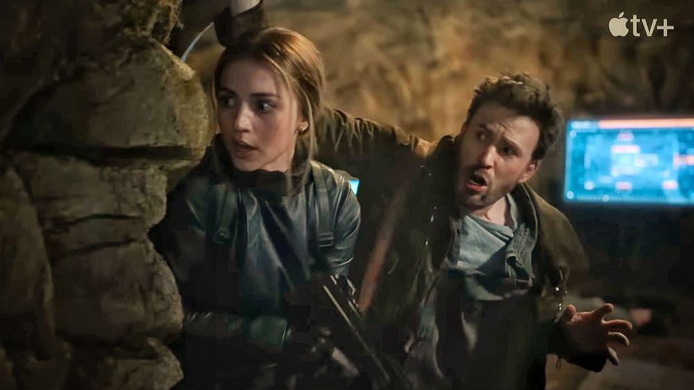 Ana de Armas dan Chris Evans di Ghosted (dok. Apple TV+/Ghosted)