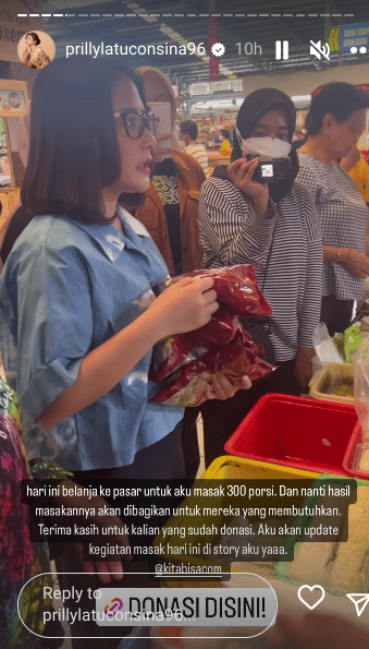 momen Prilly Latuconsina bagi-bagi makanan gratis (instagram.com/prillylatuconsina96)