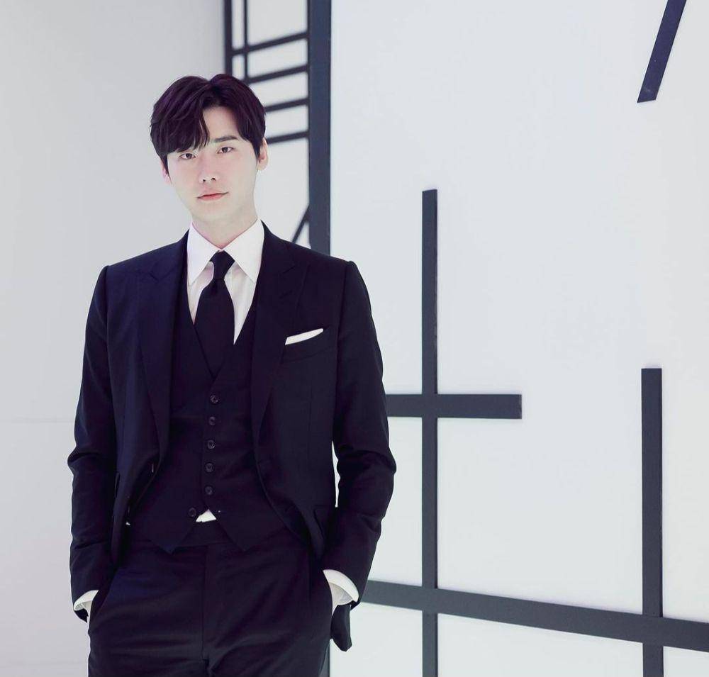 Lee Jong Suk (instagram.com/jongsuk0206)