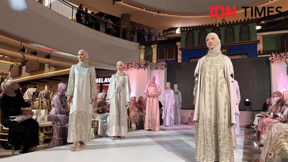 DS Modest meluncurkan koleksi busana muslim terbaru Effortless Glam bersamaan dengan pembukaan flagship store di Uptown Mal Semarang, Sabtu (9/4/2023). (IDN Times/Anggun Puspitoningrum)