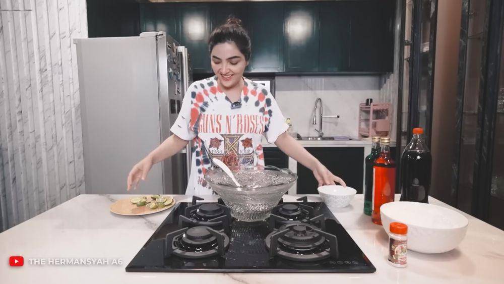 Ashanty bikin es kobok (YouTube.com/The Hermansyah A6)