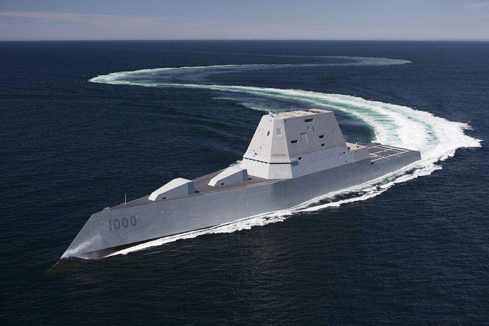 potret kapal perusak kelas Zumwalt-USS Zumwalt (DDG 1000) saat pelayaran uji coba di Samudra Atlantik tahun 2016 (commons.wikimedia.org/U.S. Navy)